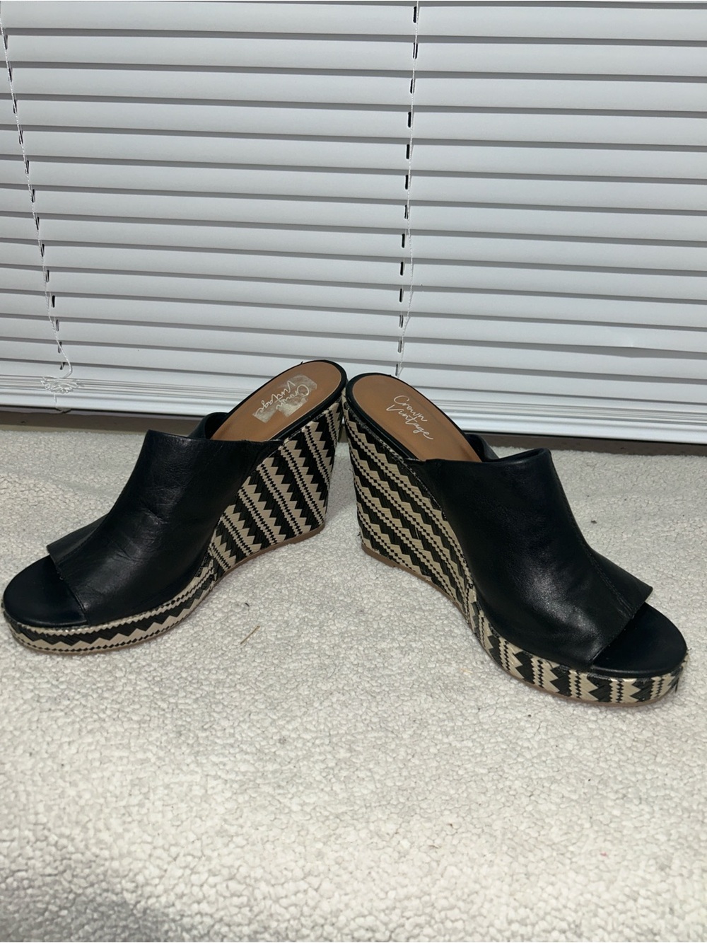 Crown Vintage Black Leather Geometric Wedge Mule Sandals 8.5